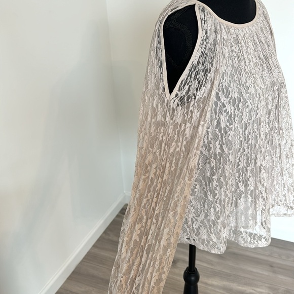 Lauren Conrad Lace Beige Open Shoulder Blouse - Picture 5 of 13